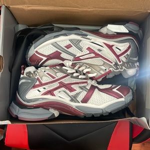 Size 42 (US9) Balenciaga runners